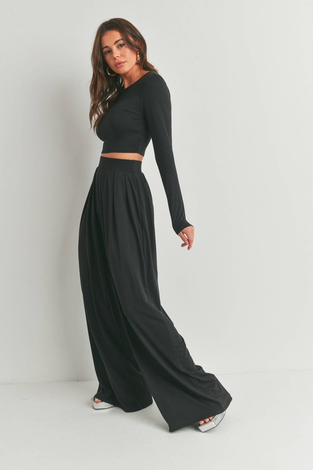SET AUS CROP-TOP UND HOSE MIT LANGEN ÄRMELN - SCHWARZ