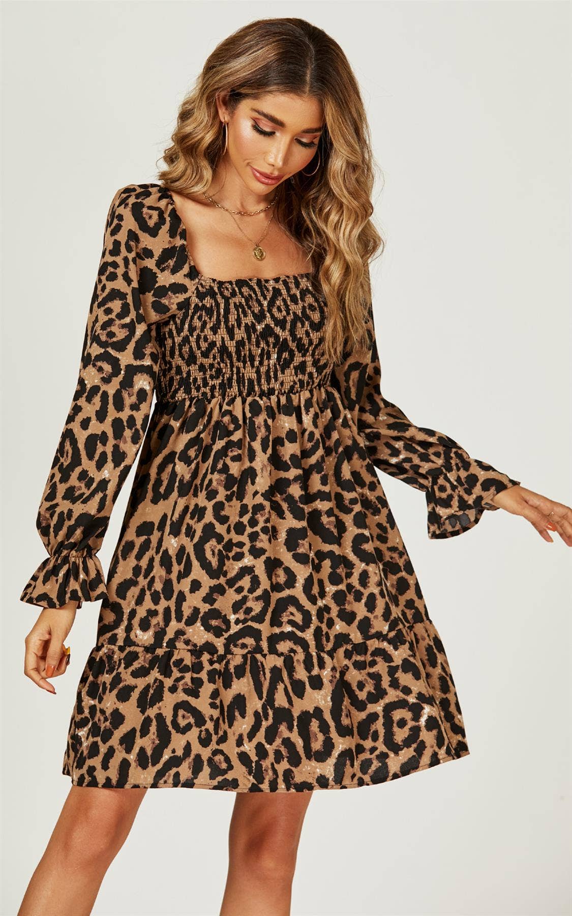 Minikleid mit quadratischem Ausschnitt und Puffärmeln und Leopardenmuster