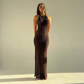 Rückenfreies Strick-Strandkleid mit Schlitz