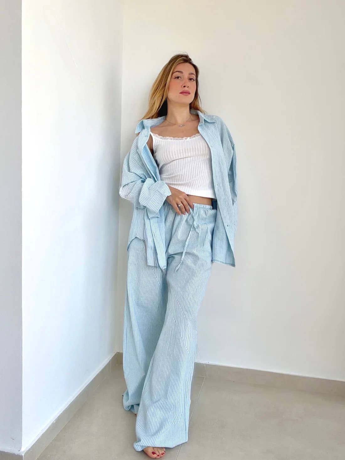 Leinenhose mit hohem Bund, weitem Bein und Streifenmuster