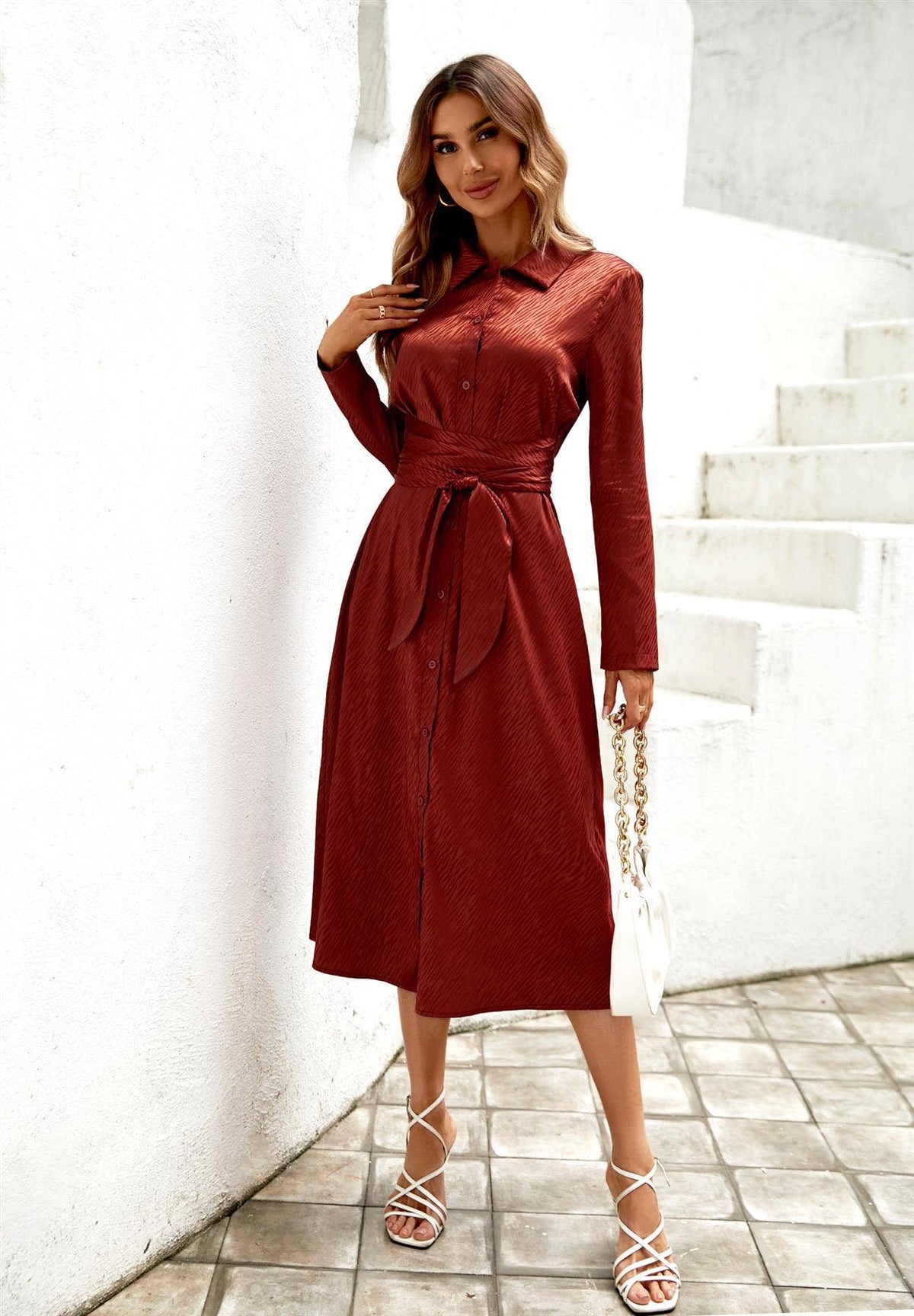 Midikleid aus Satin mit Wickeldesign und Animal-Print in Kupferrot