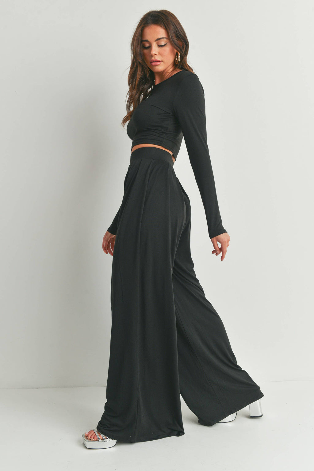 SET AUS CROP-TOP UND HOSE MIT LANGEN ÄRMELN - SCHWARZ