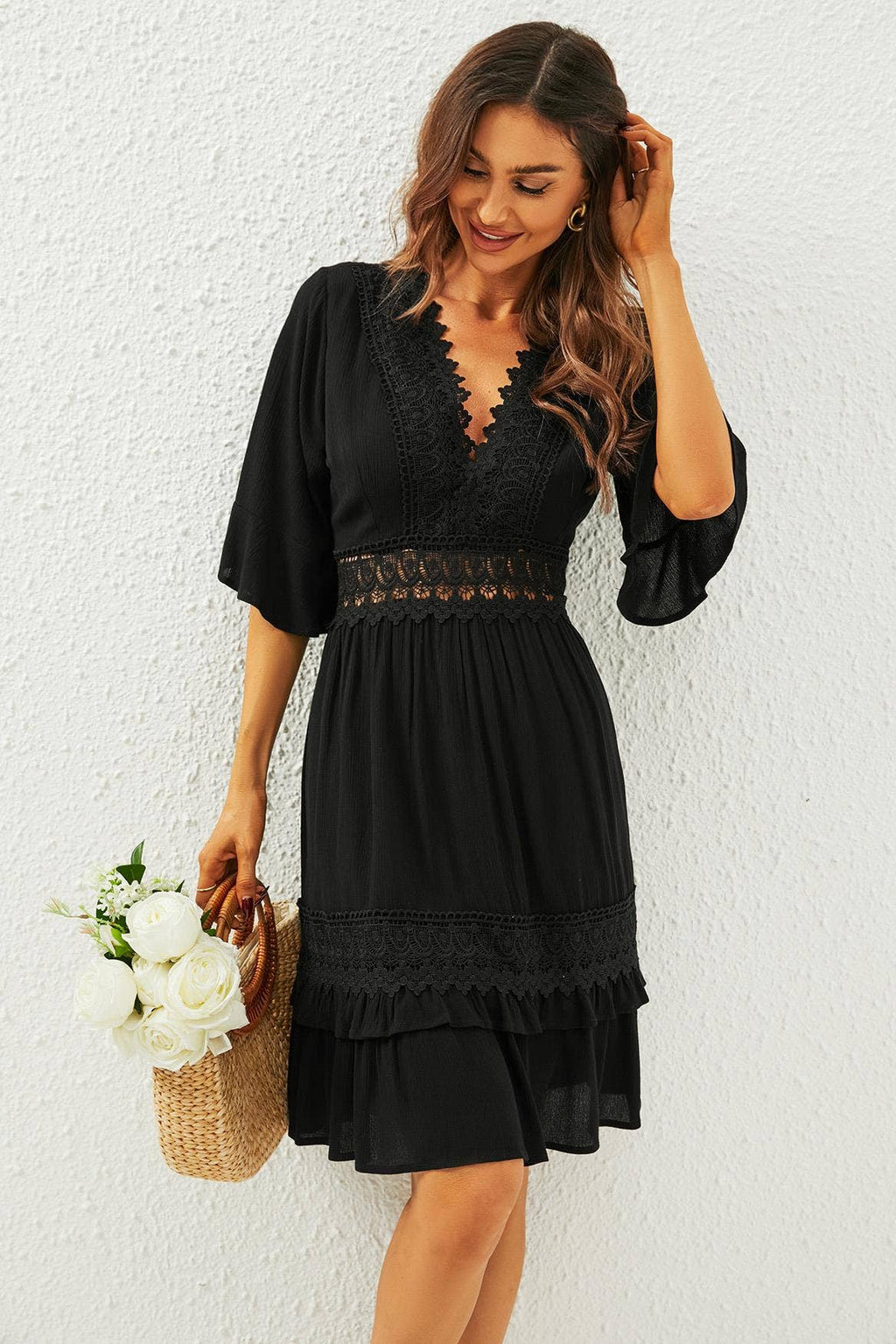 V-Ausschnitt Spitzen-Minikleid in Schwarz