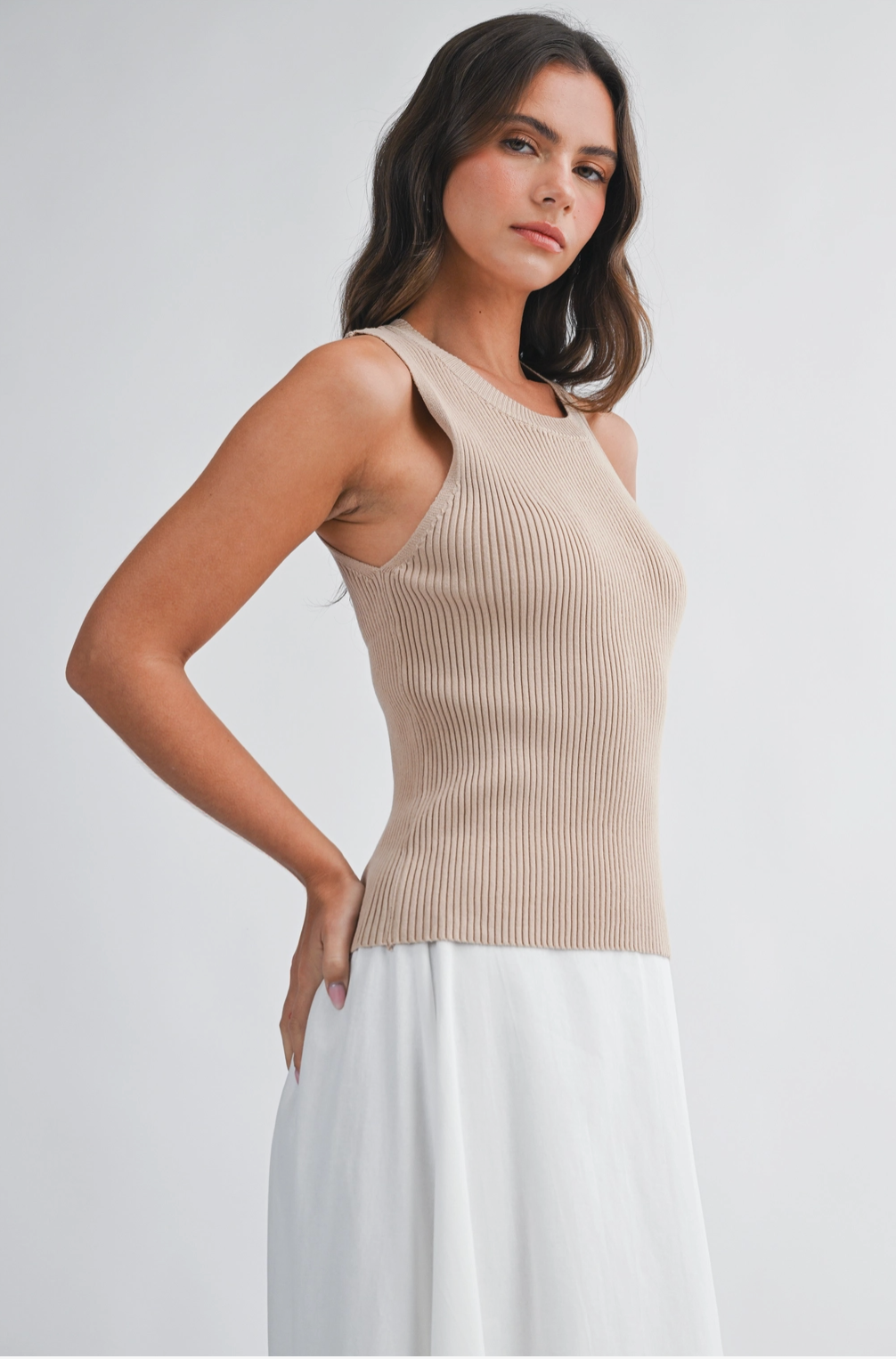 AEMI + CO Jadine Stricktop ärmellos: Oat / White / Black