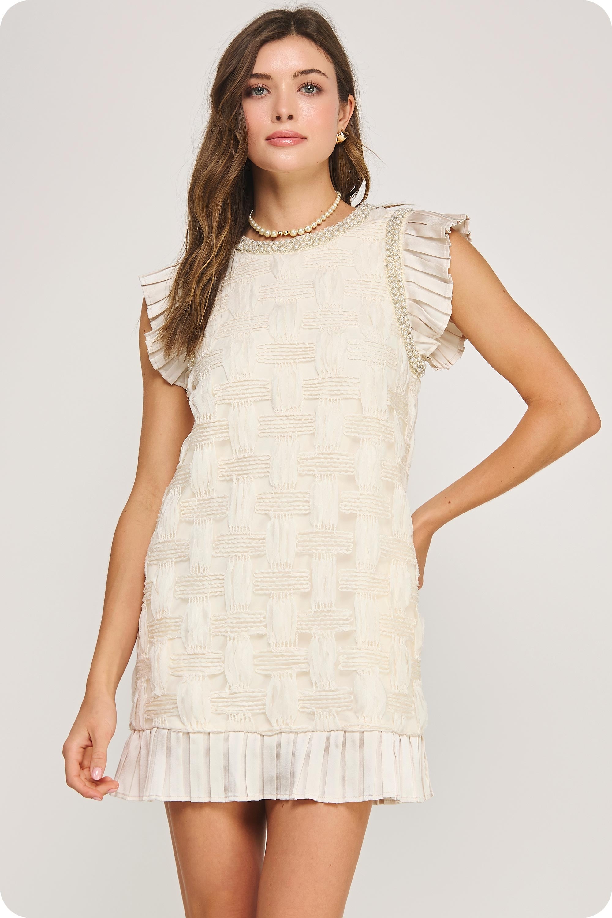 Mini-Kleid mit Perlenbesatz und Strukturmuster