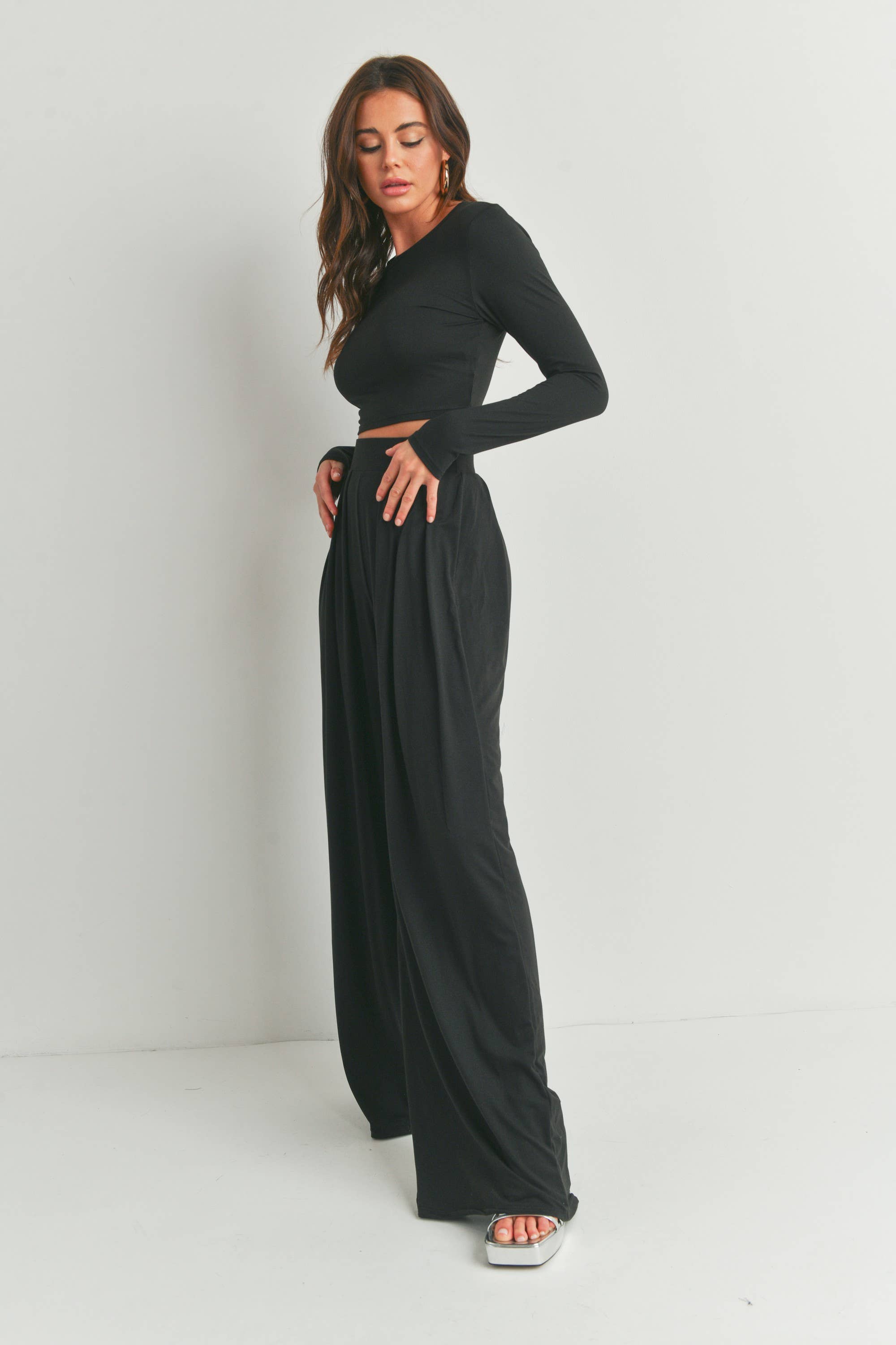 SET AUS CROP-TOP UND HOSE MIT LANGEN ÄRMELN - SCHWARZ