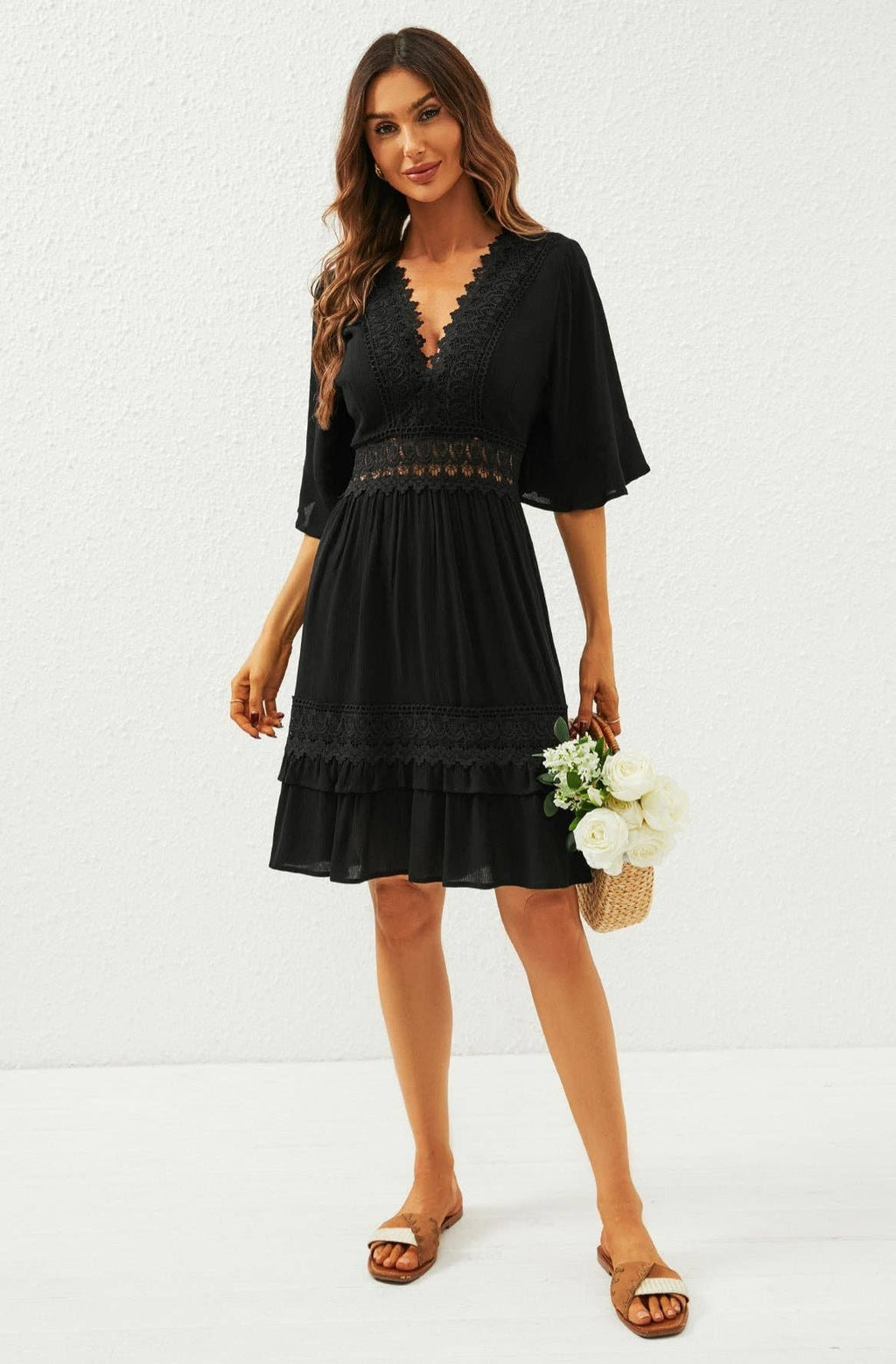 V-Ausschnitt Spitzen-Minikleid in Schwarz