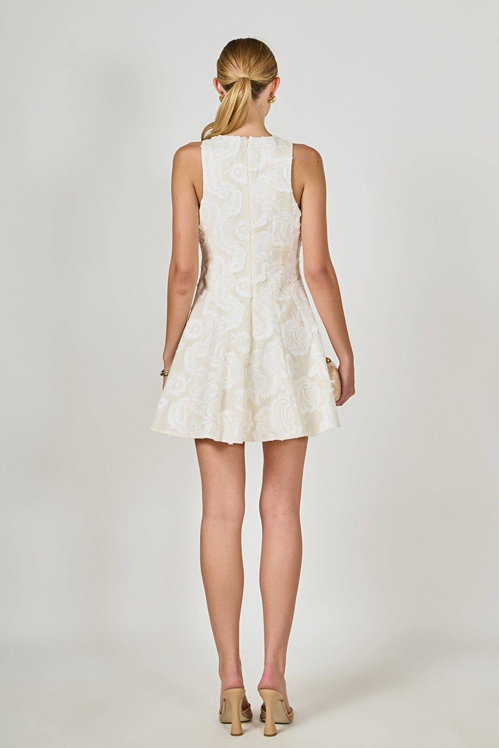 Besticktes Minikleid mit Blumenstickerei