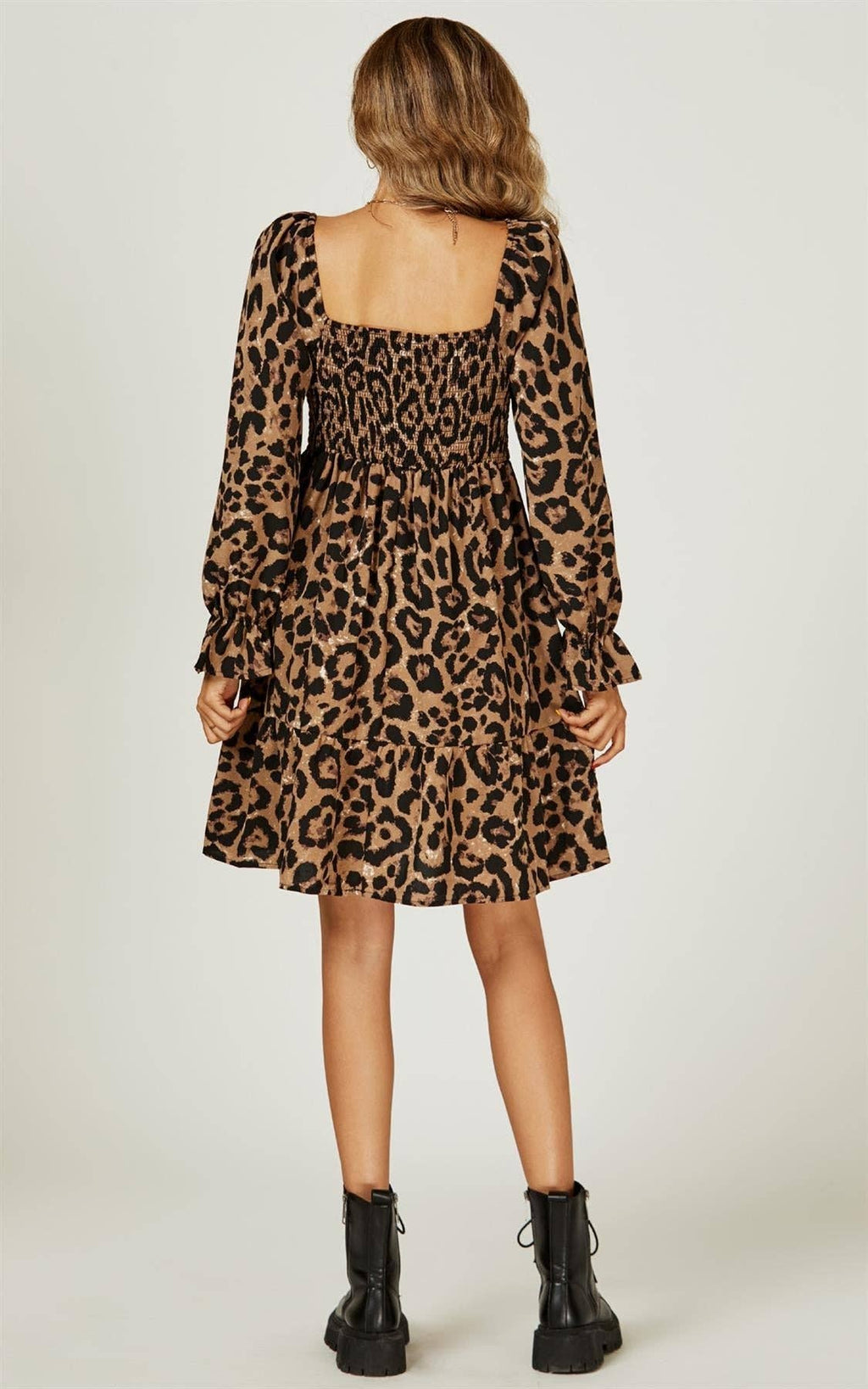 Minikleid mit quadratischem Ausschnitt und Puffärmeln und Leopardenmuster